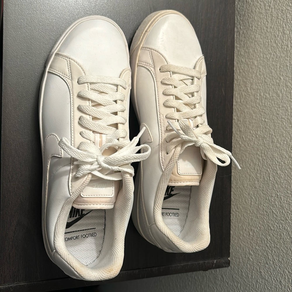 Women’s Nike Royale LW shoes